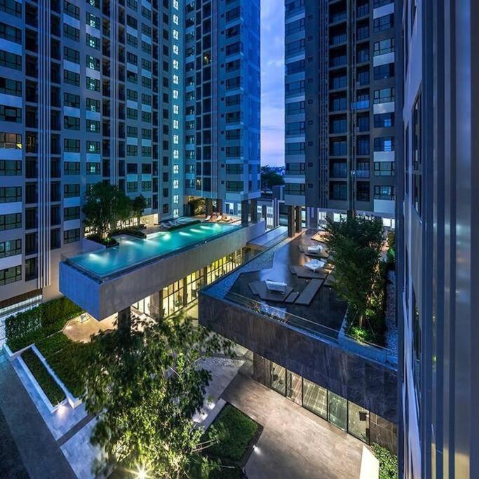 The Base Central Pattaya Exteriör bild