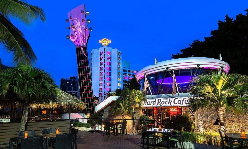 The Base Central Pattaya Exteriör bild