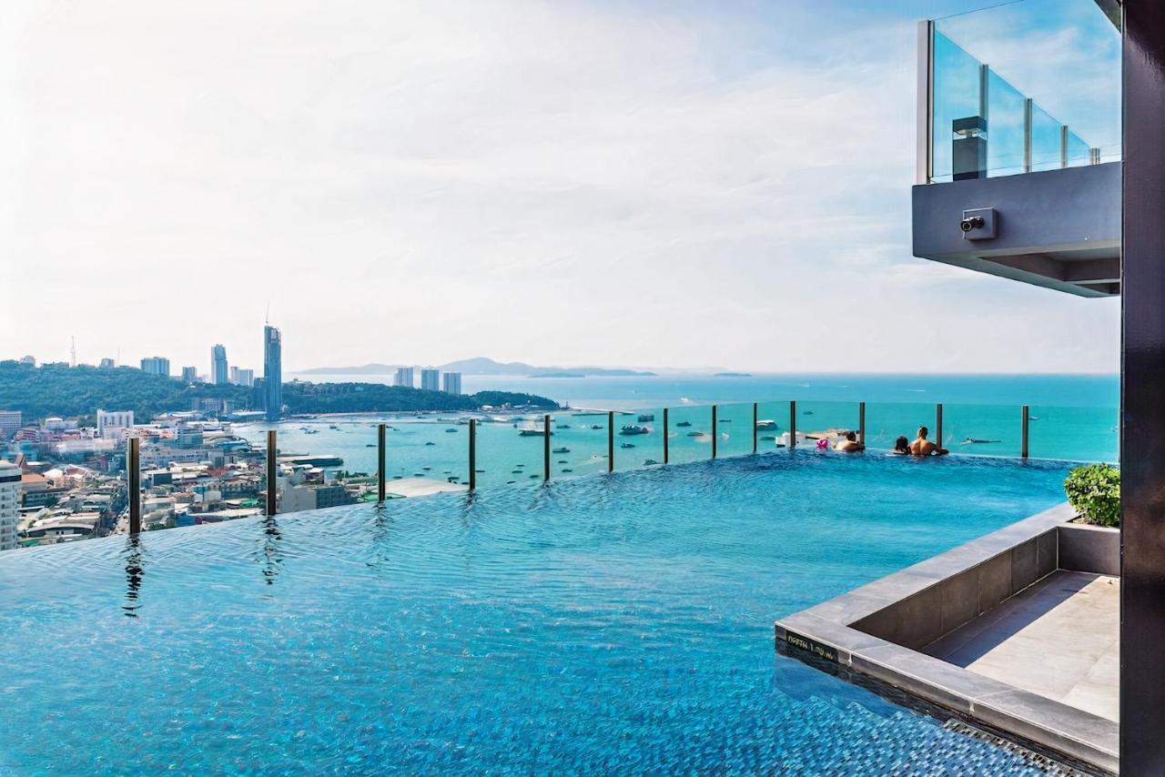 The Base Central Pattaya Exteriör bild